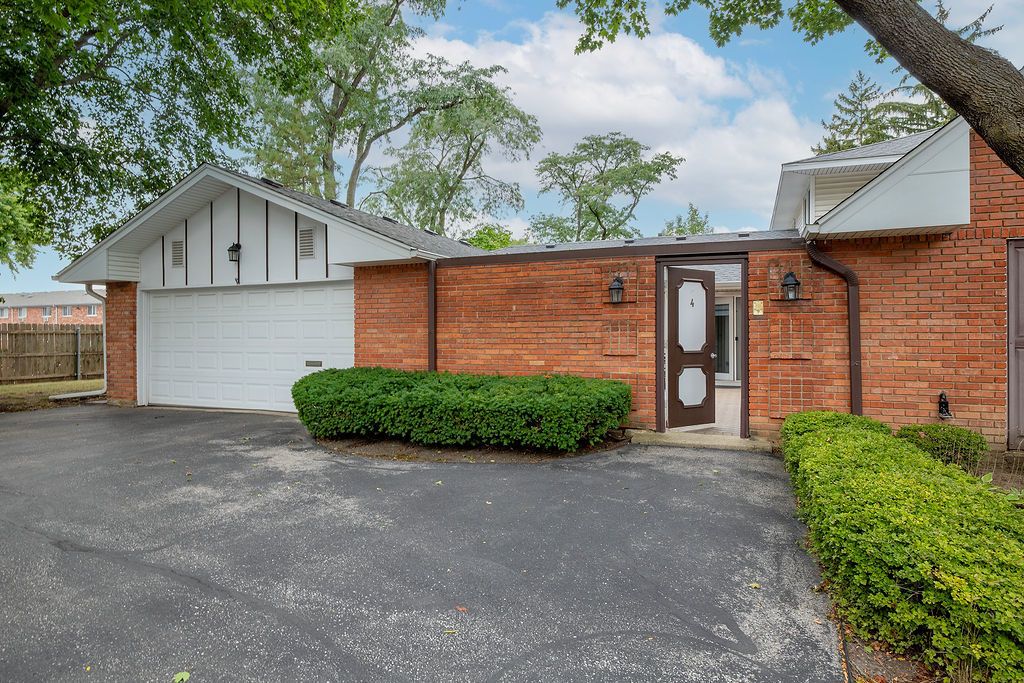 4 Harrogate On Oxford, Rolling Meadows, IL 60008 — exterior