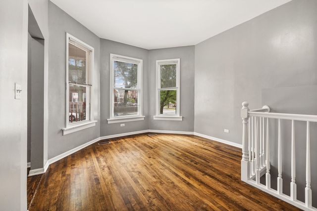 2302 N Hamlin Avenue, Chicago, IL 60647