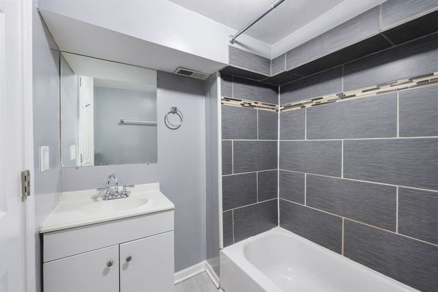 2302 N Hamlin Avenue, Chicago, IL 60647