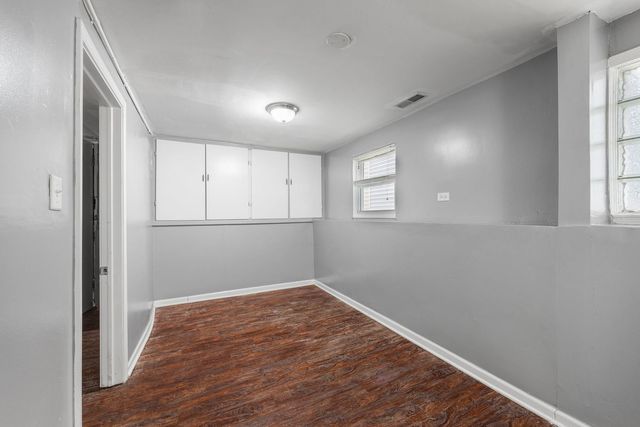 2302 N Hamlin Avenue, Chicago, IL 60647