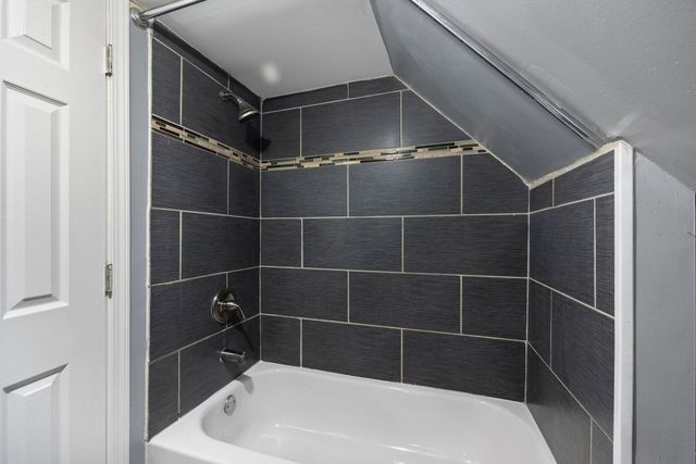 2302 N Hamlin Avenue, Chicago, IL 60647