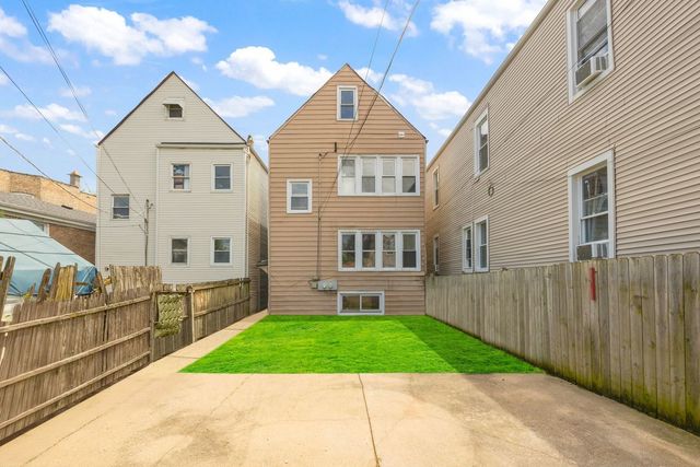 2302 N Hamlin Avenue, Chicago, IL 60647