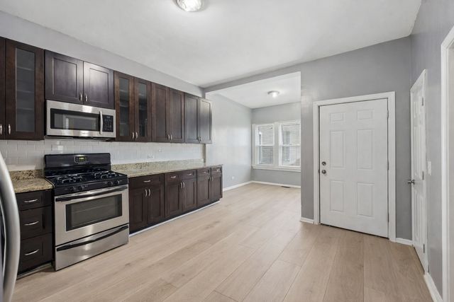 2302 N Hamlin Avenue, Chicago, IL 60647