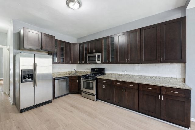 2302 N Hamlin Avenue, Chicago, IL 60647