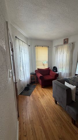 4647 W Warwick Avenue, Chicago, IL 60641