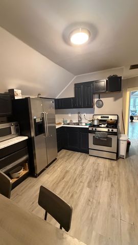 4647 W Warwick Avenue, Chicago, IL 60641