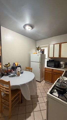 4647 W Warwick Avenue, Chicago, IL 60641