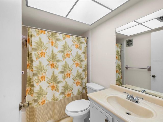 1235 S HIGHLAND AVENUE 2-207, Clearwater, FL 33756