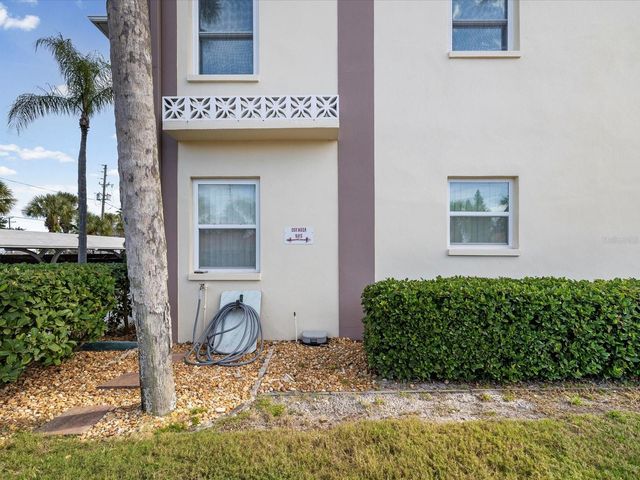 1235 S HIGHLAND AVENUE 2-207, Clearwater, FL 33756