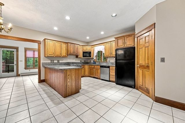 176 Putnam Rd, Holden, MA 01520