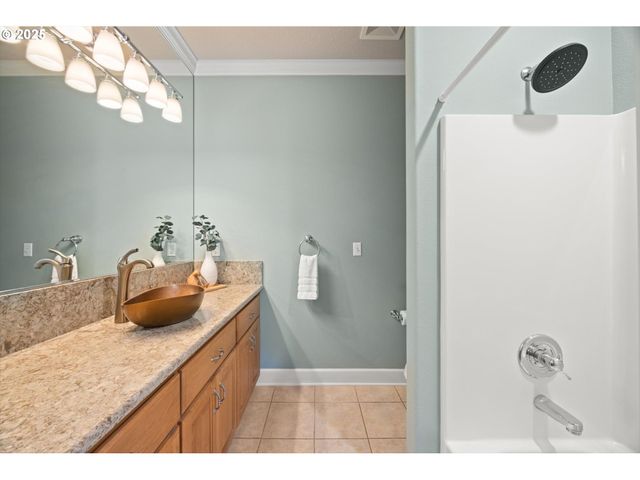 2306 MAYORS Ln, Lake Oswego, OR 97034