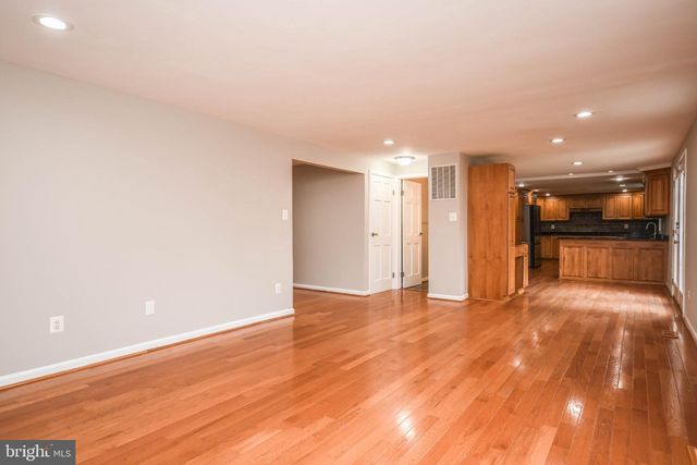 9627 LOCUST HILL DR, Great Falls, VA 22066