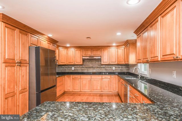 9627 LOCUST HILL DR, Great Falls, VA 22066