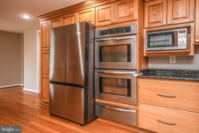 9627 LOCUST HILL DR, Great Falls, VA 22066