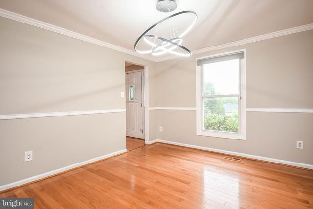 9627 LOCUST HILL DR, Great Falls, VA 22066