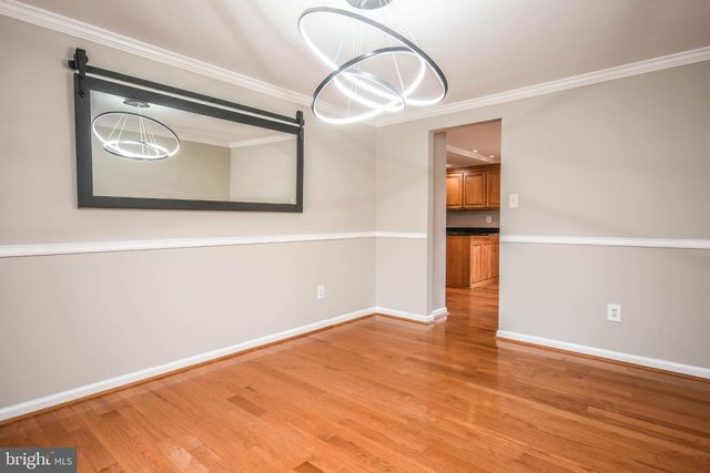 9627 LOCUST HILL DR, Great Falls, VA 22066