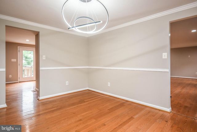 9627 LOCUST HILL DR, Great Falls, VA 22066