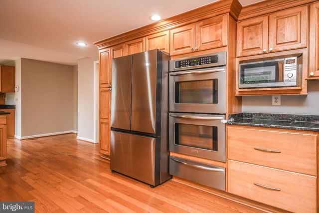 9627 LOCUST HILL DR, Great Falls, VA 22066