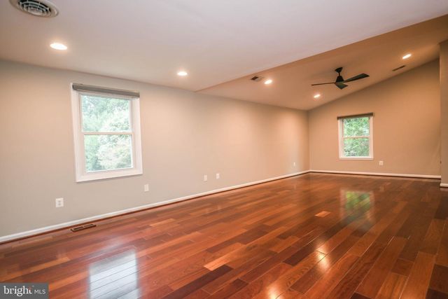 9627 LOCUST HILL DR, Great Falls, VA 22066