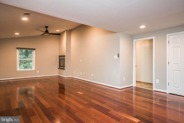 9627 LOCUST HILL DR, Great Falls, VA 22066