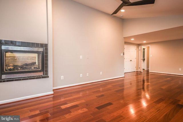9627 LOCUST HILL DR, Great Falls, VA 22066
