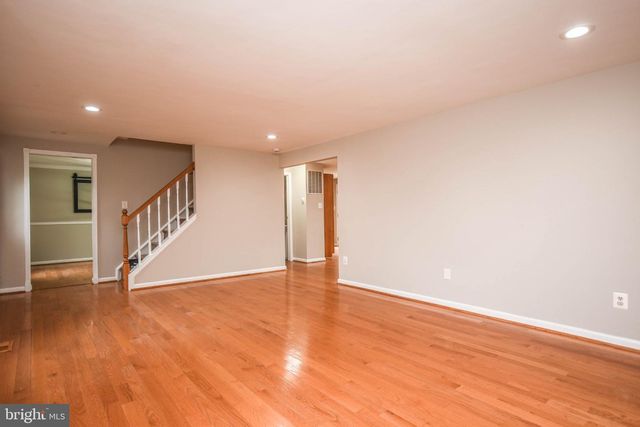 9627 LOCUST HILL DR, Great Falls, VA 22066