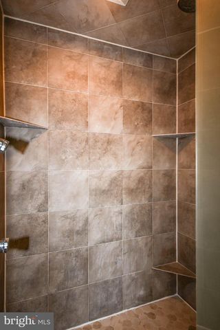 9627 LOCUST HILL DR, Great Falls, VA 22066