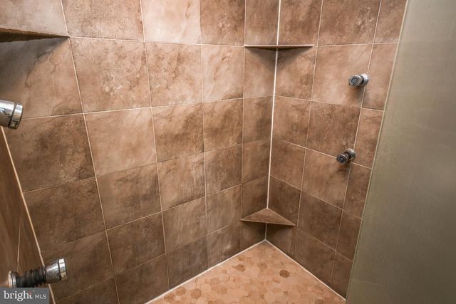 9627 LOCUST HILL DR, Great Falls, VA 22066