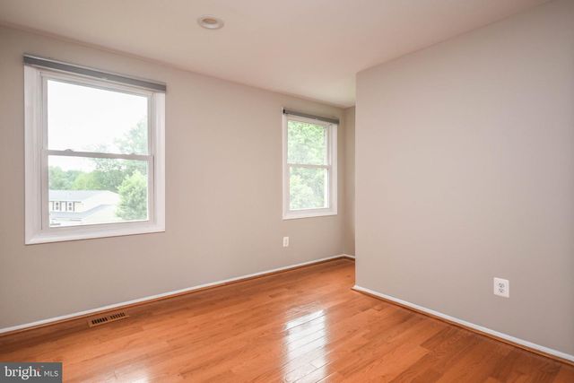 9627 LOCUST HILL DR, Great Falls, VA 22066