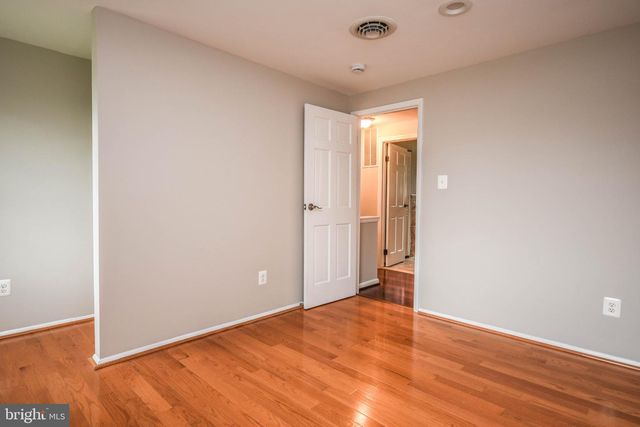 9627 LOCUST HILL DR, Great Falls, VA 22066