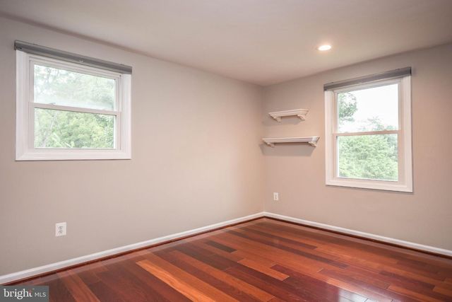 9627 LOCUST HILL DR, Great Falls, VA 22066