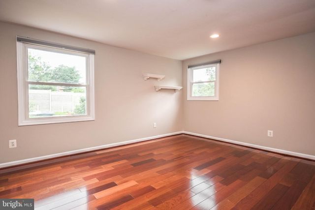 9627 LOCUST HILL DR, Great Falls, VA 22066
