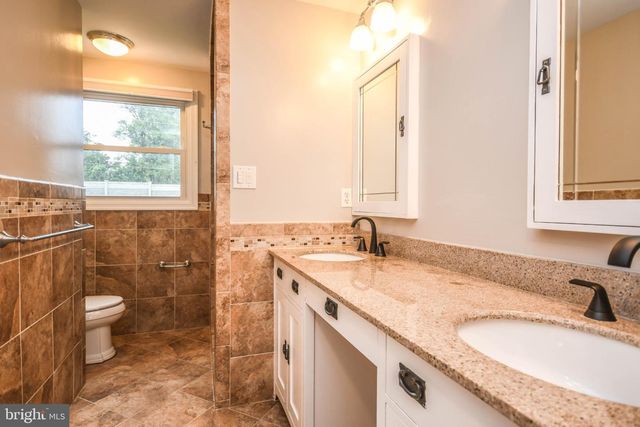 9627 LOCUST HILL DR, Great Falls, VA 22066