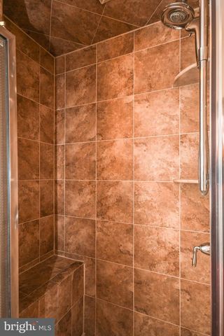 9627 LOCUST HILL DR, Great Falls, VA 22066