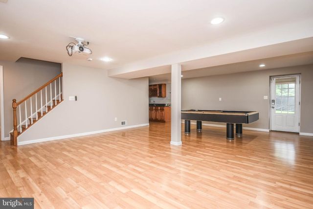 9627 LOCUST HILL DR, Great Falls, VA 22066