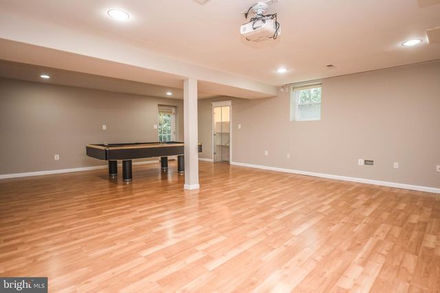9627 LOCUST HILL DR, Great Falls, VA 22066