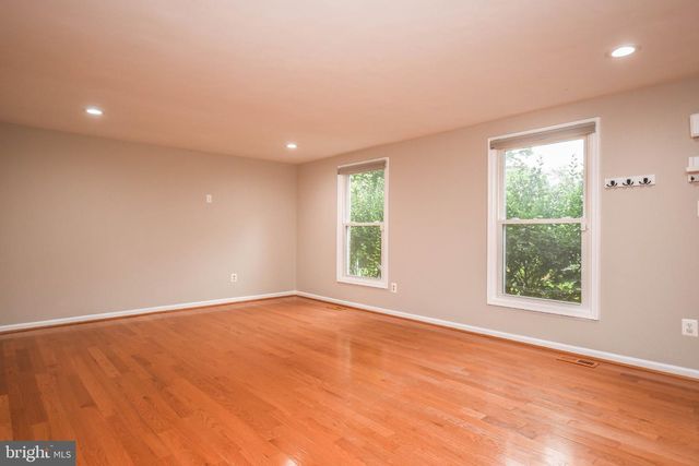 9627 LOCUST HILL DR, Great Falls, VA 22066
