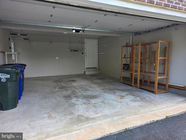 9627 LOCUST HILL DR, Great Falls, VA 22066