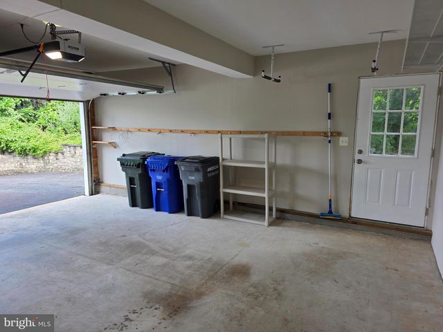 9627 LOCUST HILL DR, Great Falls, VA 22066