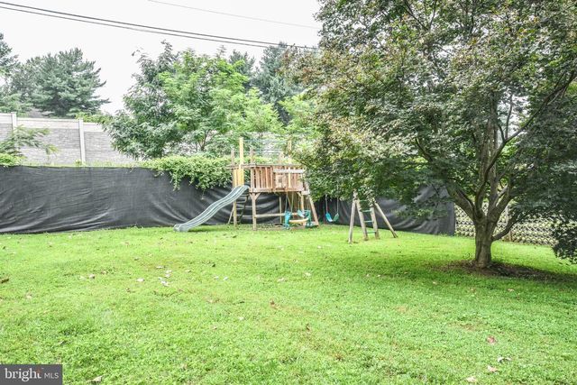 9627 LOCUST HILL DR, Great Falls, VA 22066