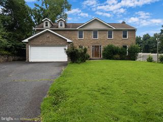9627 LOCUST HILL DR, Great Falls, VA 22066