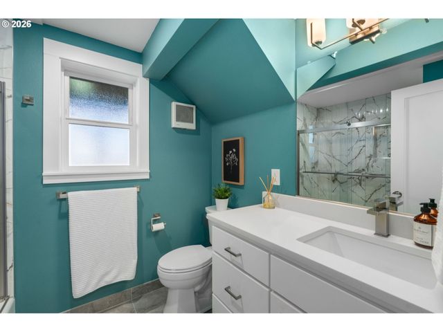 8407 N HARTMAN St, Portland, OR 97203