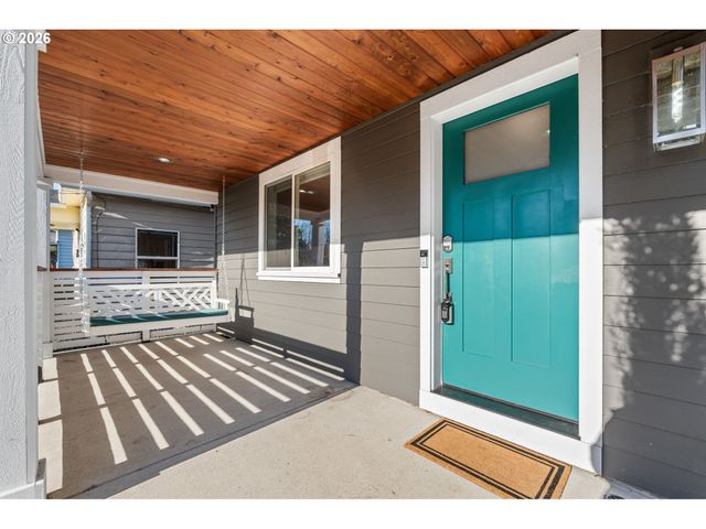 8407 N HARTMAN St, Portland, OR 97203