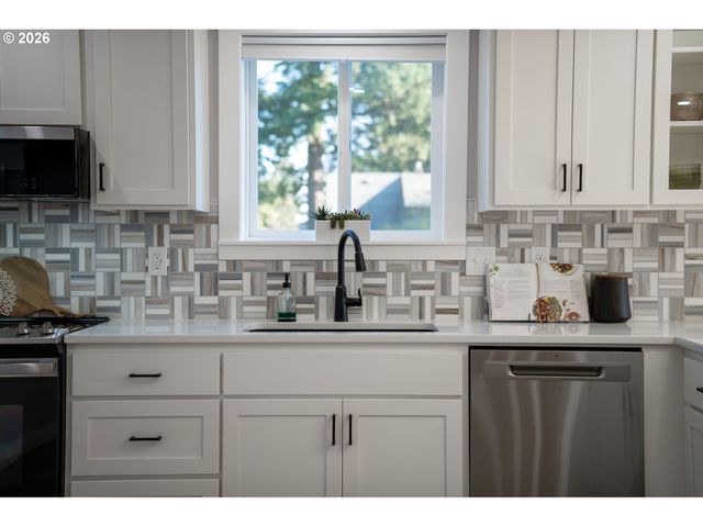 8407 N HARTMAN St, Portland, OR 97203