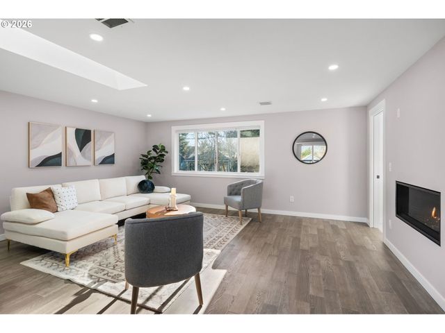 8407 N HARTMAN St, Portland, OR 97203