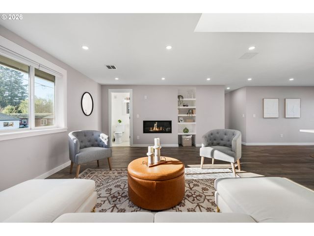 8407 N HARTMAN St, Portland, OR 97203