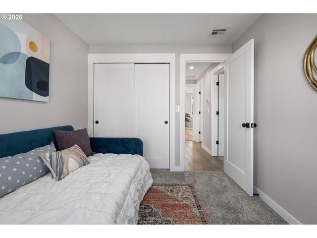 8407 N HARTMAN St, Portland, OR 97203