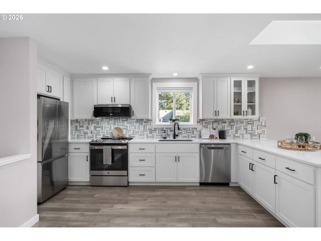 8407 N HARTMAN St, Portland, OR 97203