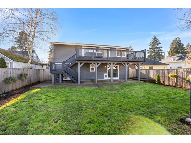 8407 N HARTMAN St, Portland, OR 97203