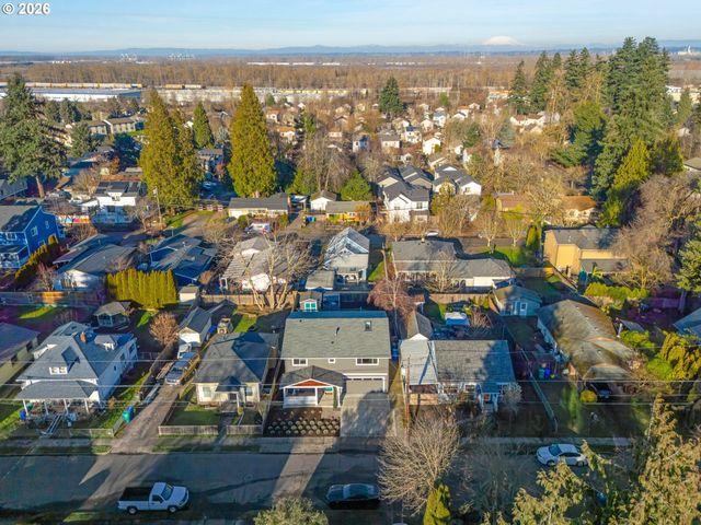 8407 N HARTMAN St, Portland, OR 97203